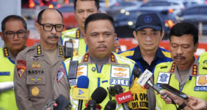 Kakorlantas Pastikan Arus Balik di KM 414 Tol Kalikangkung Tetap Terkendali One Way Nasional KM 414 Kalikangkung