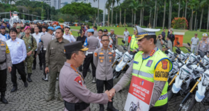 Apel Operasi Ketupat 2026 di Monas, Kapolri Salurkan Bantuan Kendaraan ke Tiga Polda Operasi Ketupat 2026 Dimulai, Kapolri Bantu Kendaraan Operasional untuk Polda Terdampak Bencana