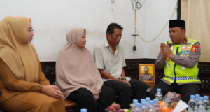 Sosok Bripka Fajar Permana Dikenang, Dedikasi Jadi Kunci Keselamatan Mudik 2026 Kakorlantas Kenang Bripka Fajar Permana, Pahlawan di Balik Sukses Operasi Ketupat 2026