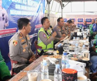 Kakorlantas Rangkul Komunitas Ojol Sukabumi untuk Pengamanan May Day Kakorlantas Perkuat Kolaborasi dengan Ojol Sukabumi Jelang May Day