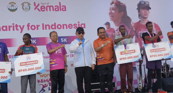 Kapolri Listyo Sigit dan Tedi Bharata Beri Penghargaan bagi Pelari