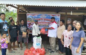 BMP RI DPC Mimika Salurkan 50 Paket Sembako kepada Masyarakat di Distrik Iwaka Kabupaten Mimika BMP RI DPC Mimika Salurkan 50 Paket Sembako kepada Masyarakat di Distrik Iwaka Kabupaten Mimika