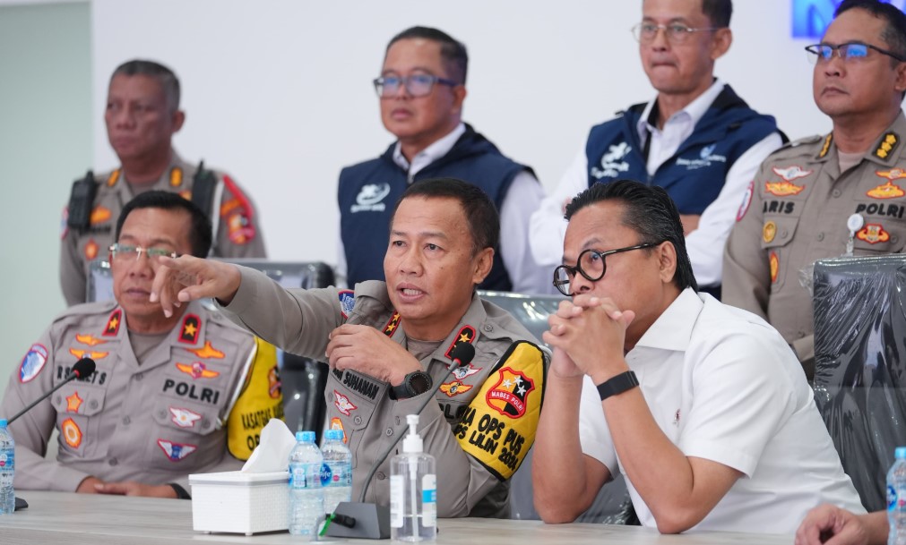 Kakorlantas Polri dan Wamen BUMN melakukan kunjungan ke Command Center KM 29 PJR Korlantas Polri di Tol Jakarta-Cikampek 3