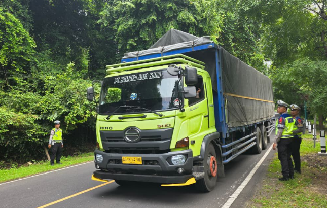 pembatasan angkutan barang, sanksi kemenhub, kendaraan logistik, operasi lebaran 2026, keselamatan lalu lintas